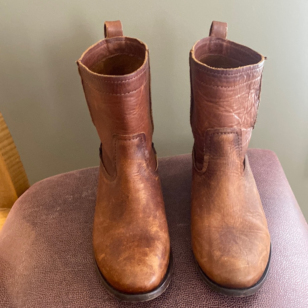 Frye leather boots size 7B. Used but in good condition. Made in Mexico